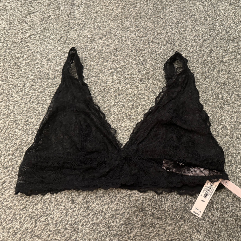 NEW WITH TAGS Victoria’s Secret Black Lace Bralette Size M